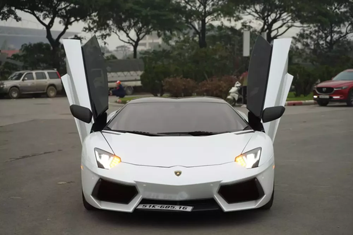 Lamborghini Aventador hon 17 ty gan bien 