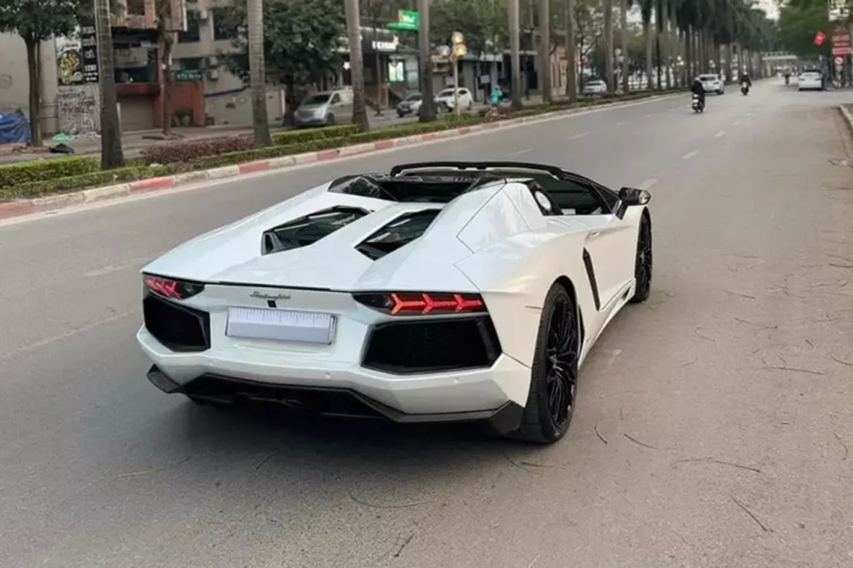 Lamborghini Aventador hon 17 ty gan bien 