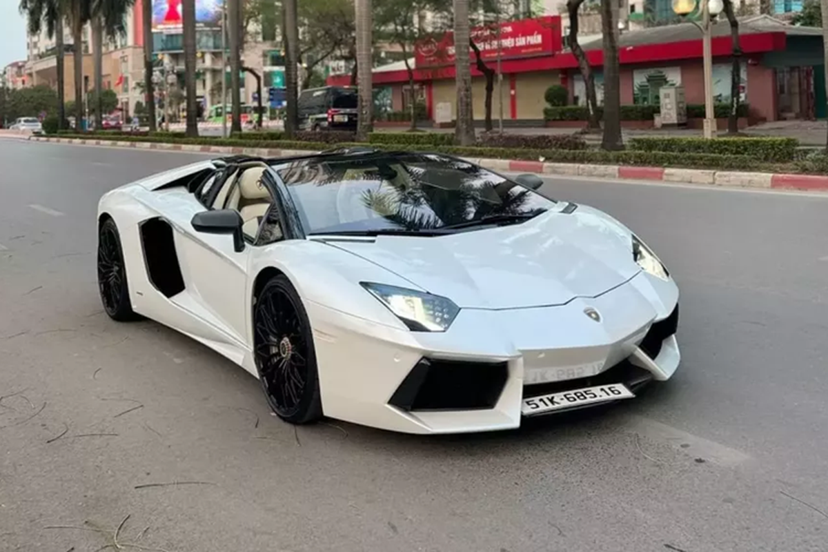 Lamborghini Aventador hon 17 ty gan bien 