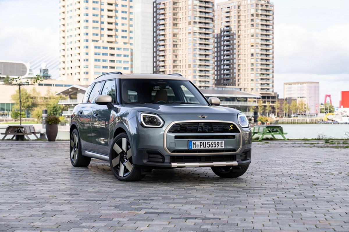 Chi tiet MINI Countryman SE ALL4 2024, khoi diem 45.200 USD