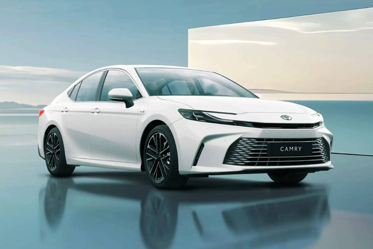 Toyota Camry 2025 gia cao chot vot, toi 4,7 ty dong tai Singapore