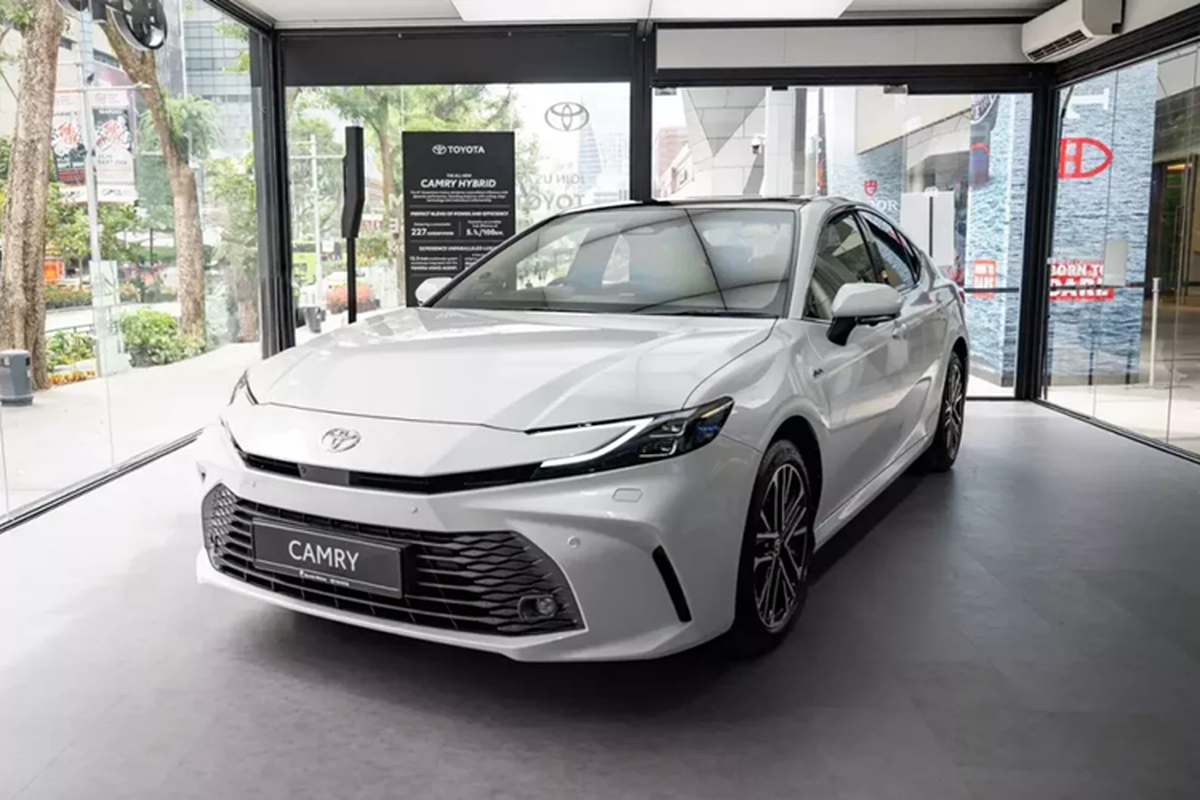 Toyota Camry 2025 ve Viet Nam cuoi nam nay se cat phien ban nao?