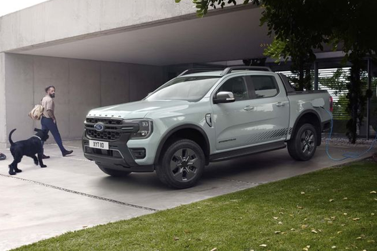 Ford Ranger PHEV 2025 ra mat, chay 45 km 