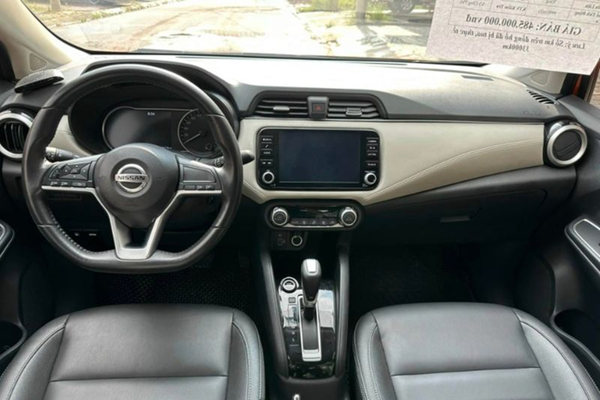 Nissan Almera dang 