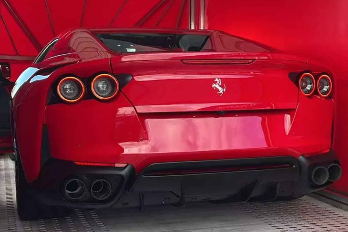 Ferrari 812 GTS cua “Qua