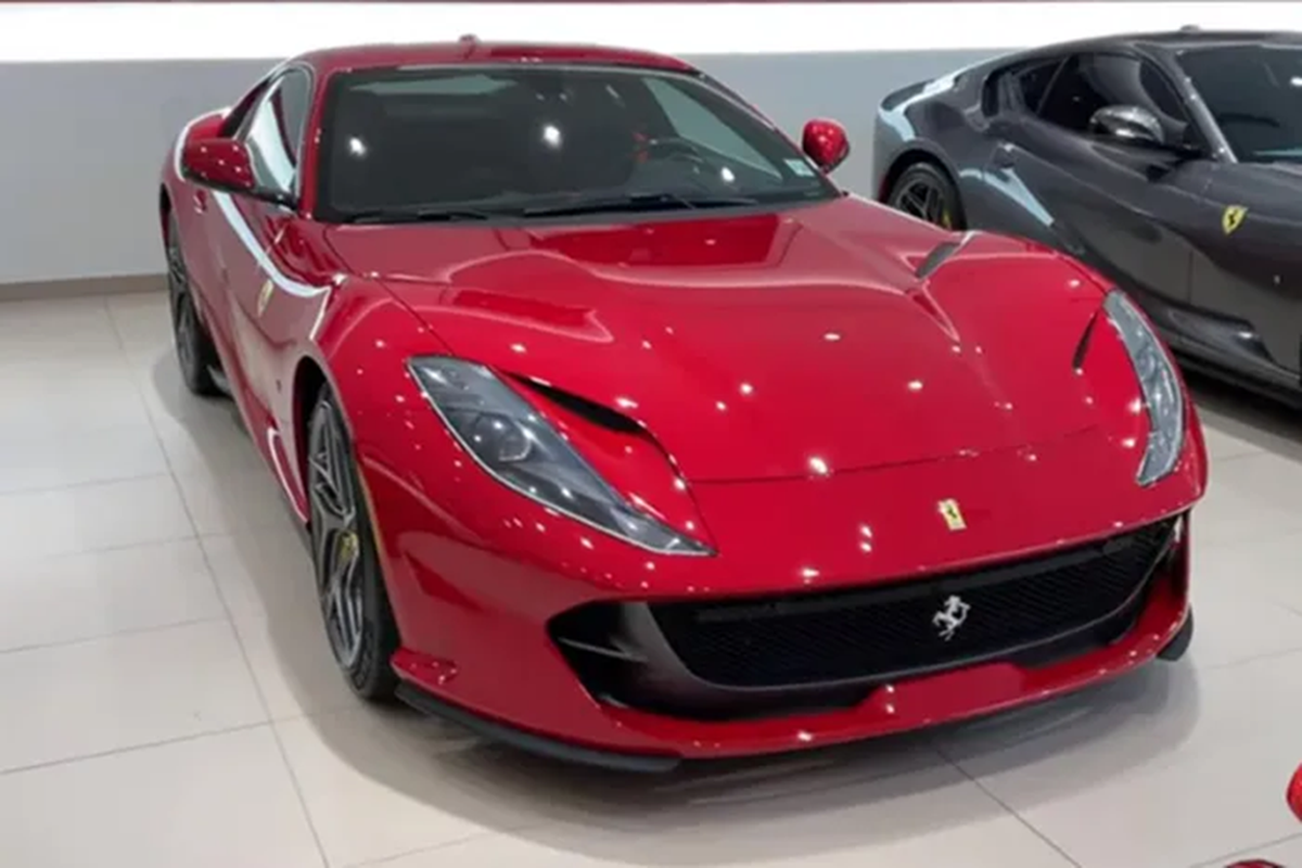 Ferrari 812 GTS cua “Qua