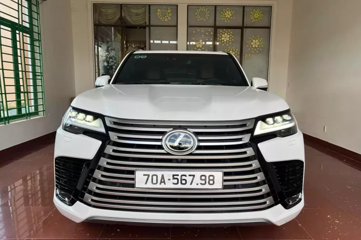 Lexus LX600 cu cua dai gia mien Tay ban dat hon xe 