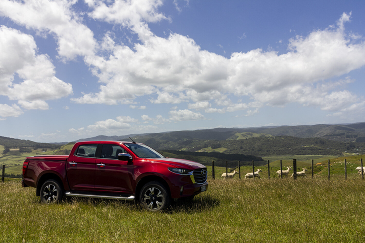 Mazda BT-50 2025 trinh lang 