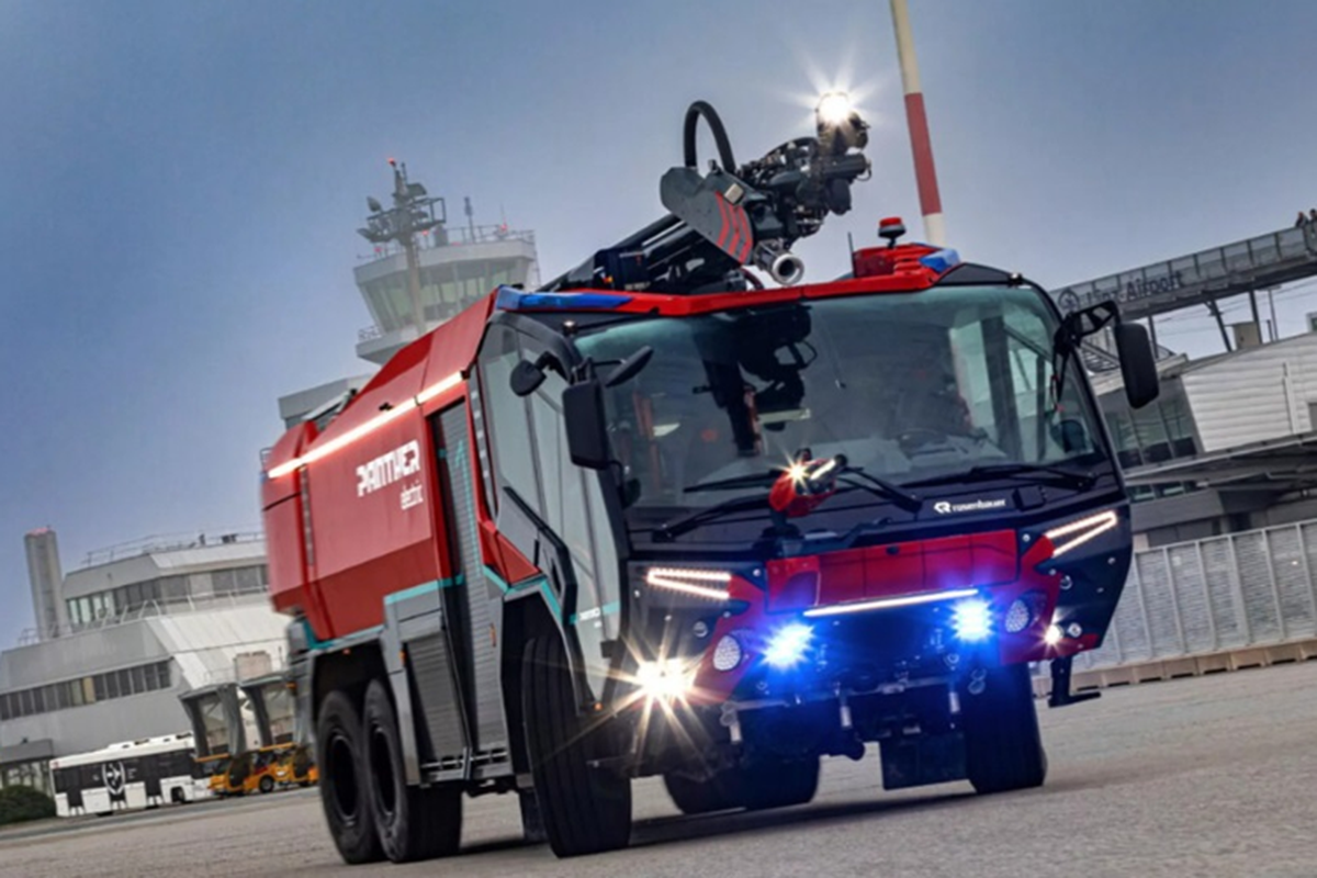 Rosenbauer Panther 6x6 Electric - xe cuu hoa dien 1.000 ma luc-Hinh-2