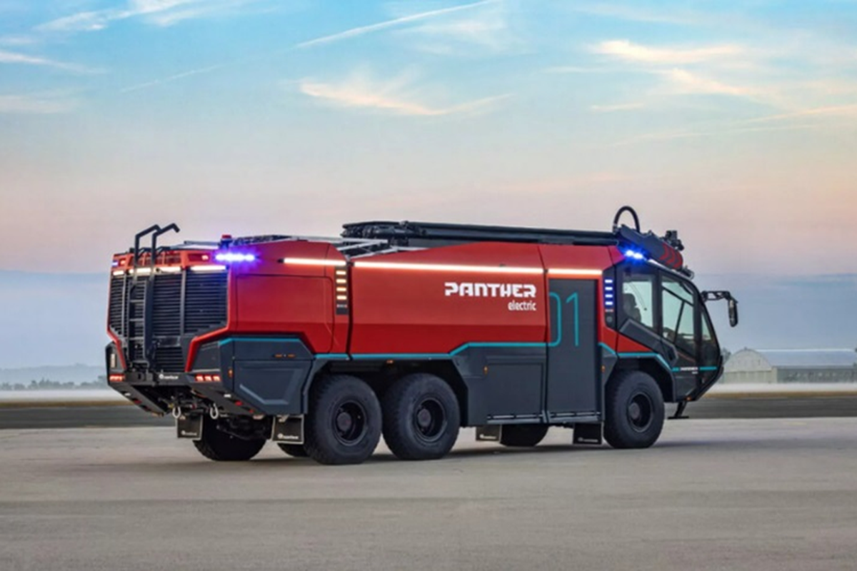 Rosenbauer Panther 6x6 Electric - xe cuu hoa dien 1.000 ma luc-Hinh-3