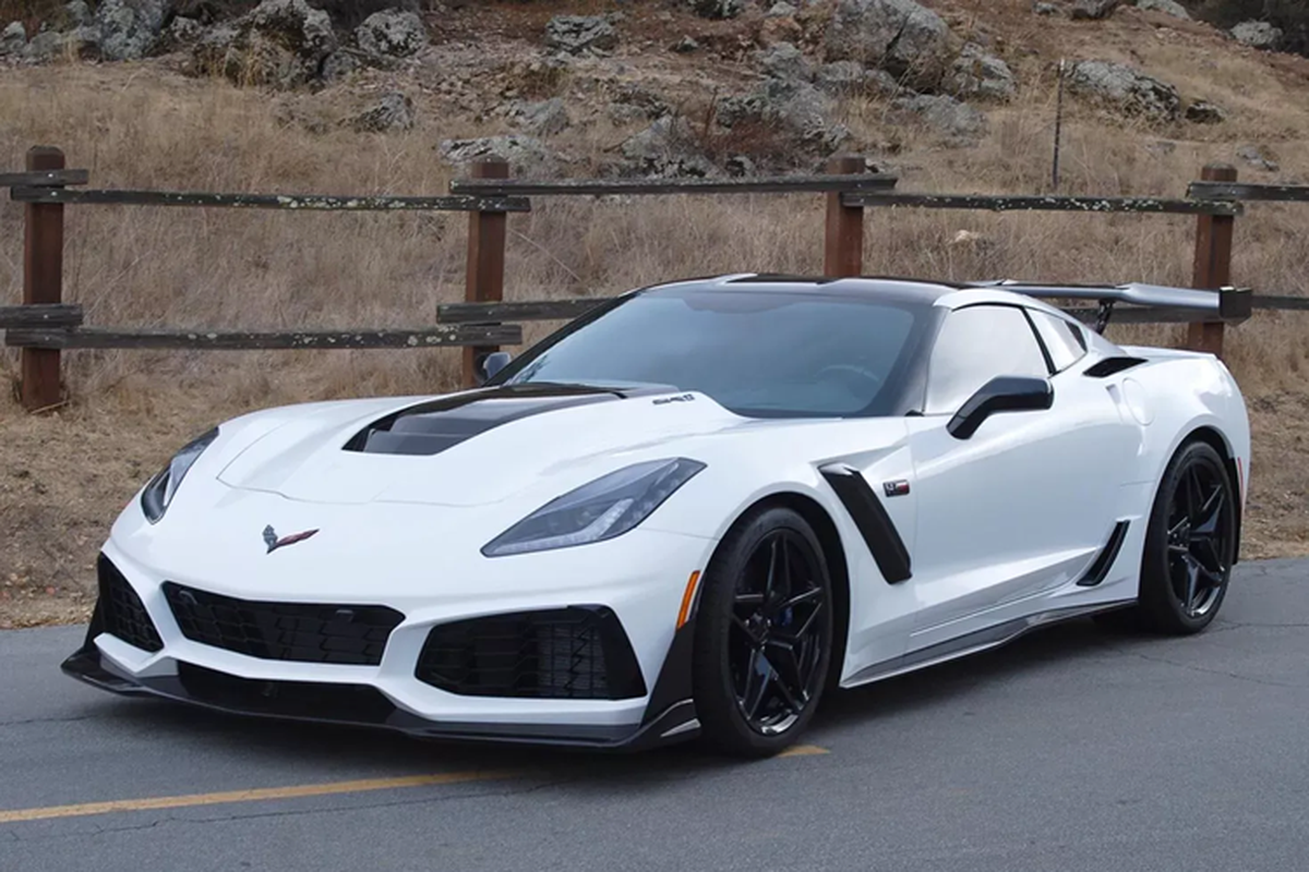 Hennessey Corvette C7 ZR1 manh 1000 ma luc tim chu moi