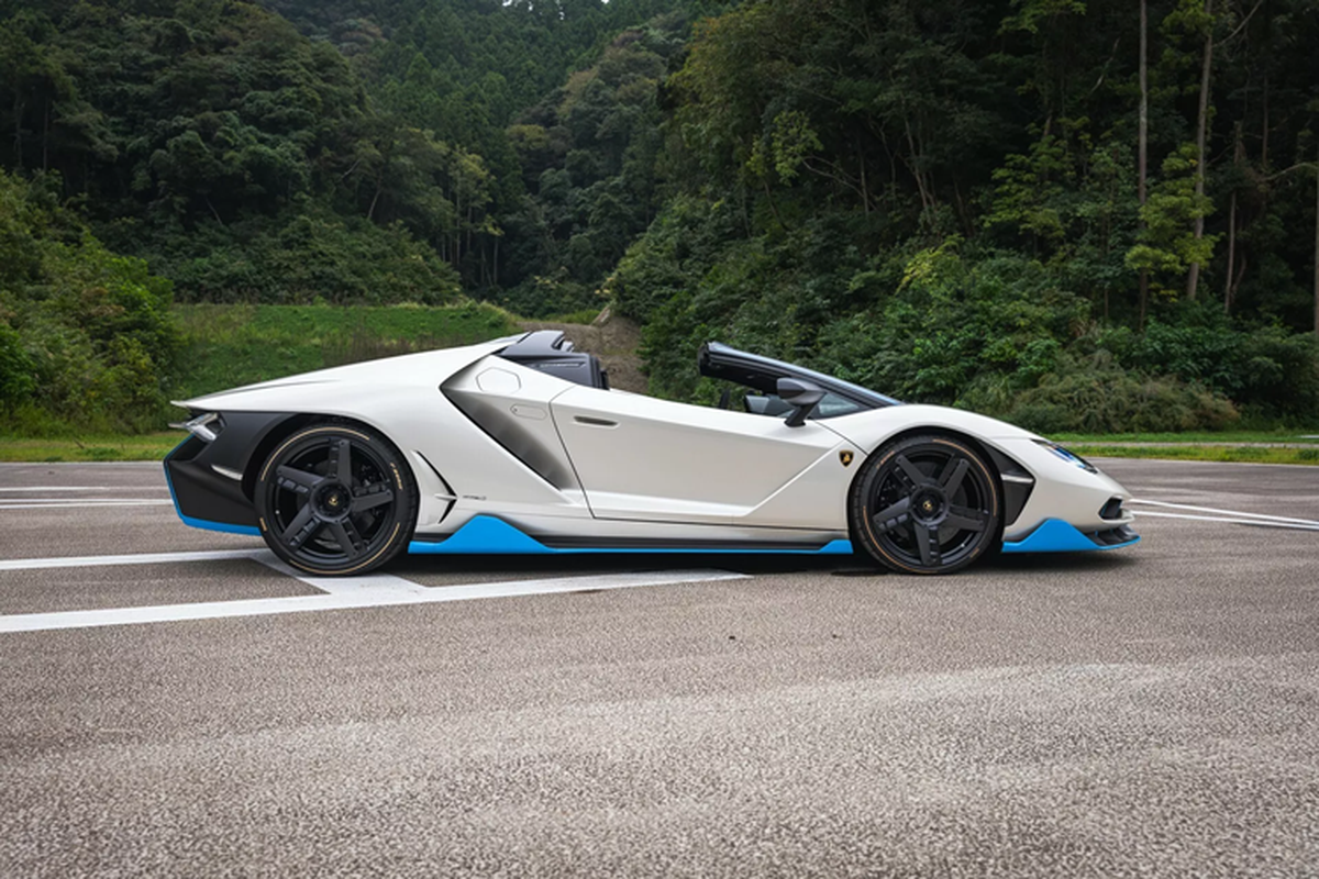 Lamborghini Centenario Roadster hon 50 ty cho dai gia 