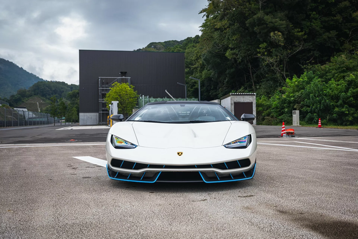 Lamborghini Centenario Roadster hon 50 ty cho dai gia 