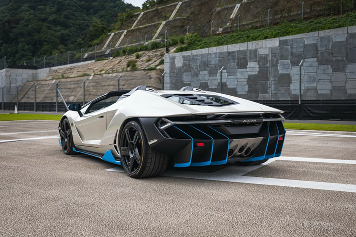 Lamborghini Centenario Roadster hon 50 ty cho dai gia 