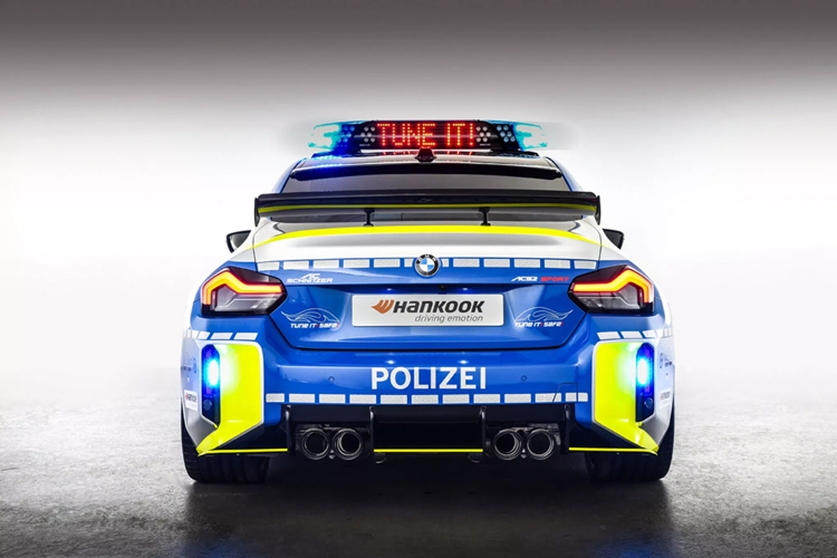 BMW M2 Polizei ban canh sat 