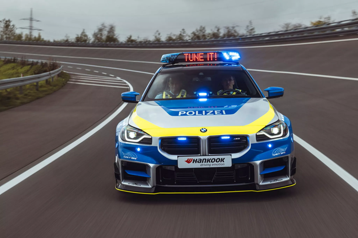 BMW M2 Polizei ban canh sat 