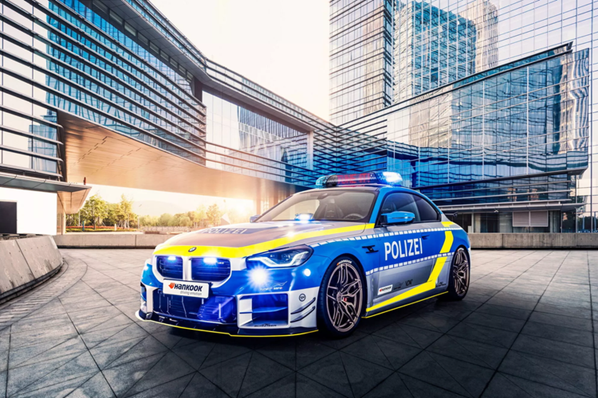 BMW M2 Polizei ban canh sat 