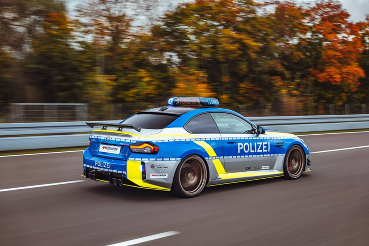 BMW M2 Polizei ban canh sat 