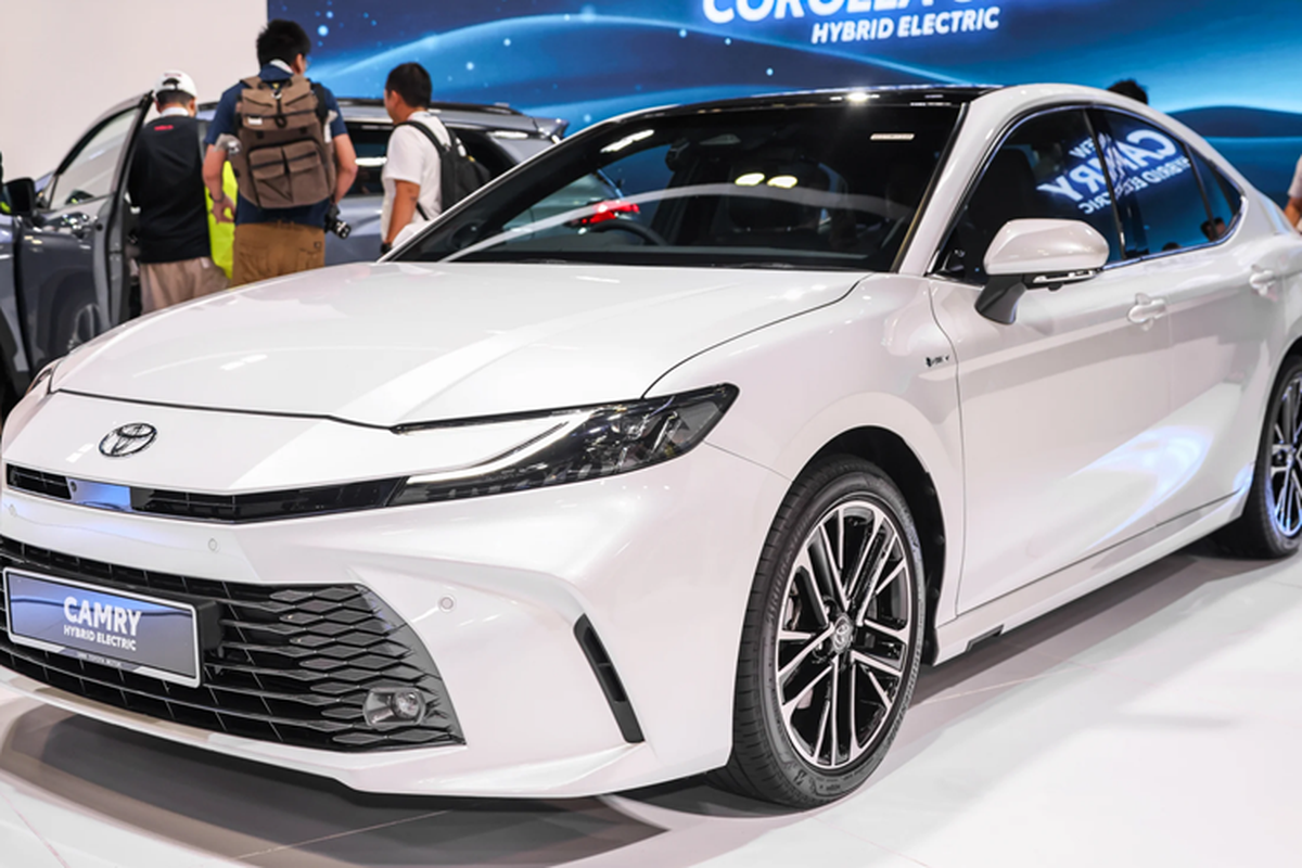 Toyota Camry hybrid 2025 tu 1,4 ty dong tai Dong Nam A