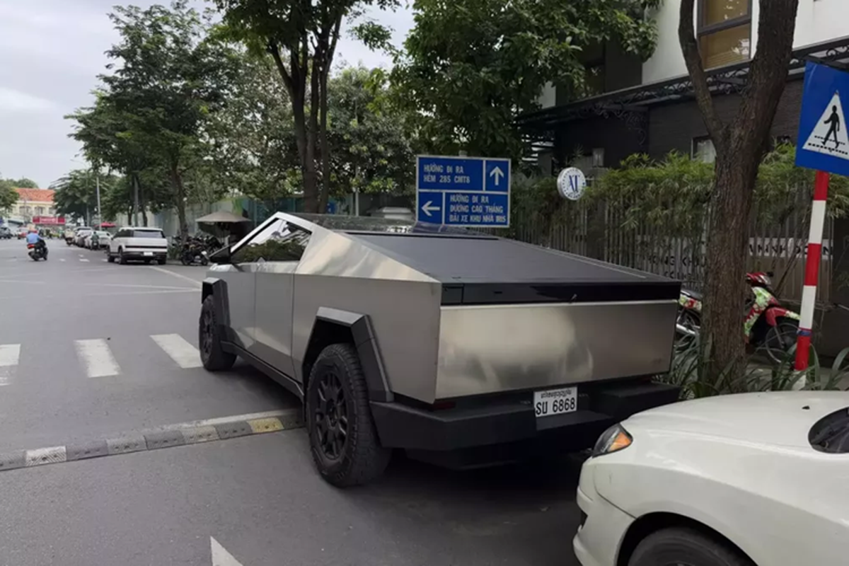 Can canh Tesla Cybertruck 2024 hon 6 ty dong, dau tien pho Viet-Hinh-7