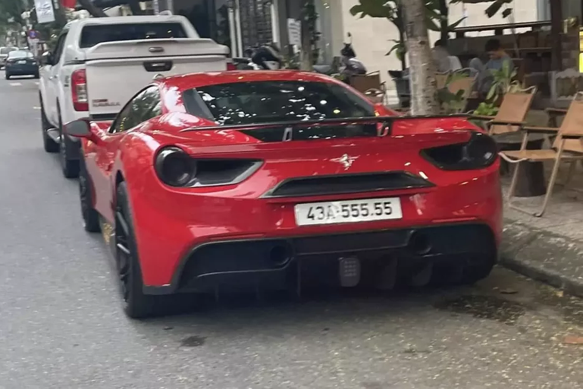 Tan thay Ferrari 488 GTB 