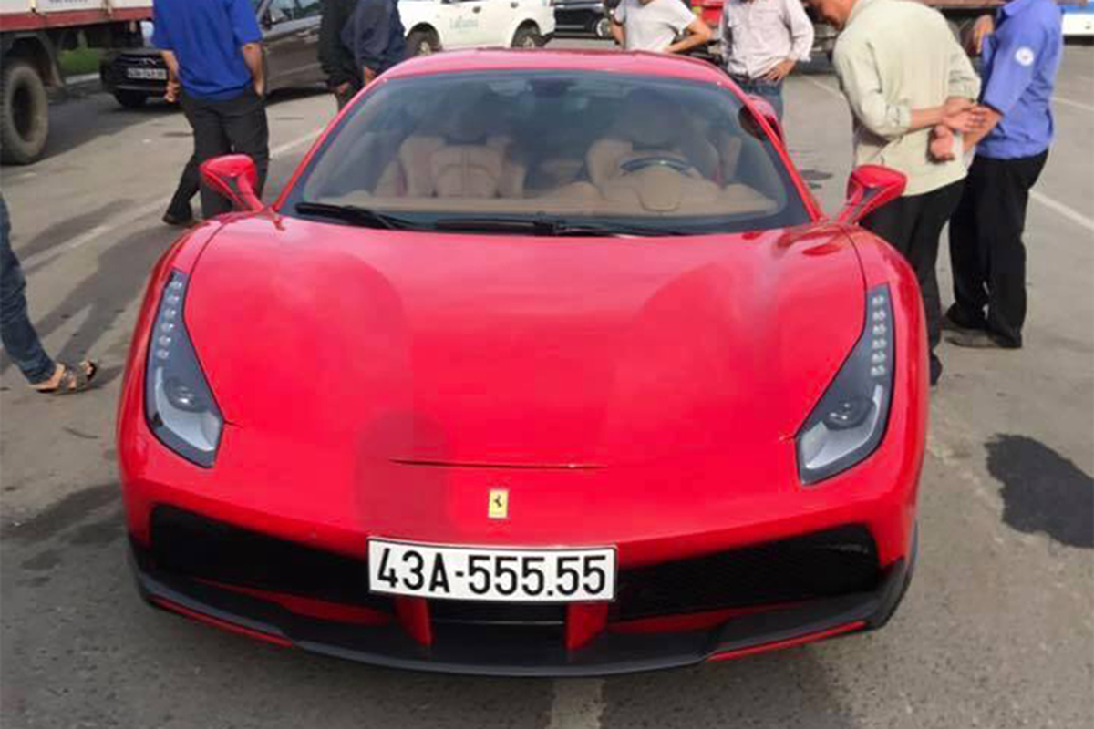 Tan thay Ferrari 488 GTB 