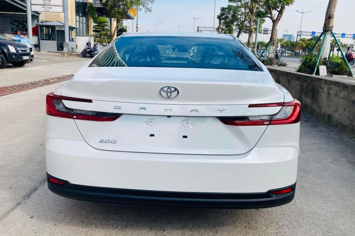 Can canh Toyota Camry 2024 ban tieu chuan re nhat tai Viet Nam-Hinh-7