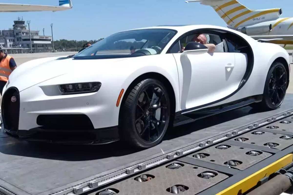 Bugatti Chiron trieu do cua dai gia tien ao dang ve Viet Nam?