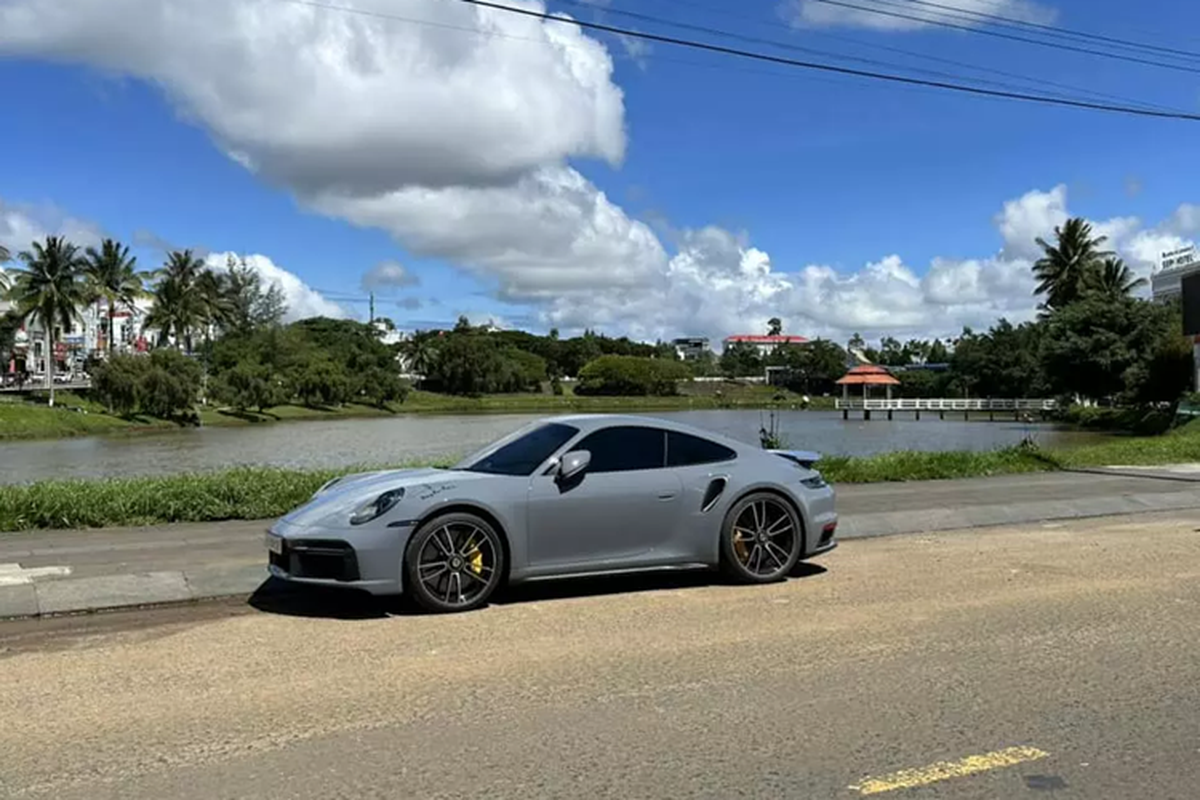 Hoang Kim Khanh cho con gai tren Porsche 911 Turbo S gan 20 ty