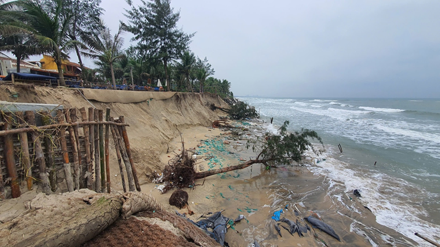 Bien Hoi An sat lo, Quang Nam cong bo tinh trang khan cap-Hinh-2