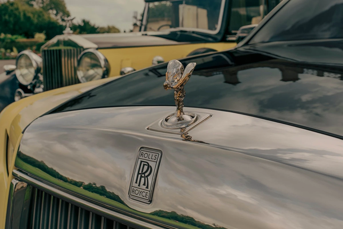 Can canh Rolls-Royce Phantom Goldfinger 