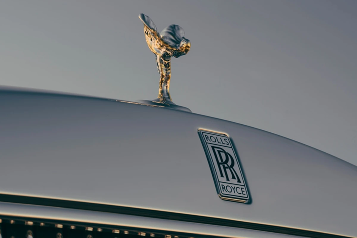 Can canh Rolls-Royce Phantom Goldfinger 