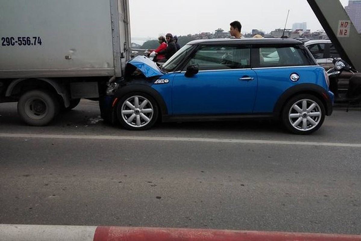 Mini Cooper gia 1,4 ty tai nan 