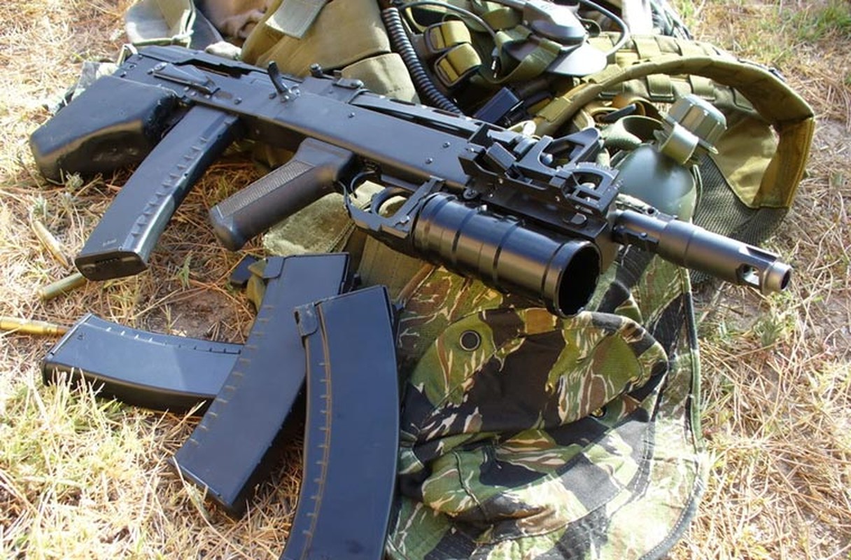 Ngac nhien khau sung truong AK kieu bullpup cua Ukraine-Hinh-5