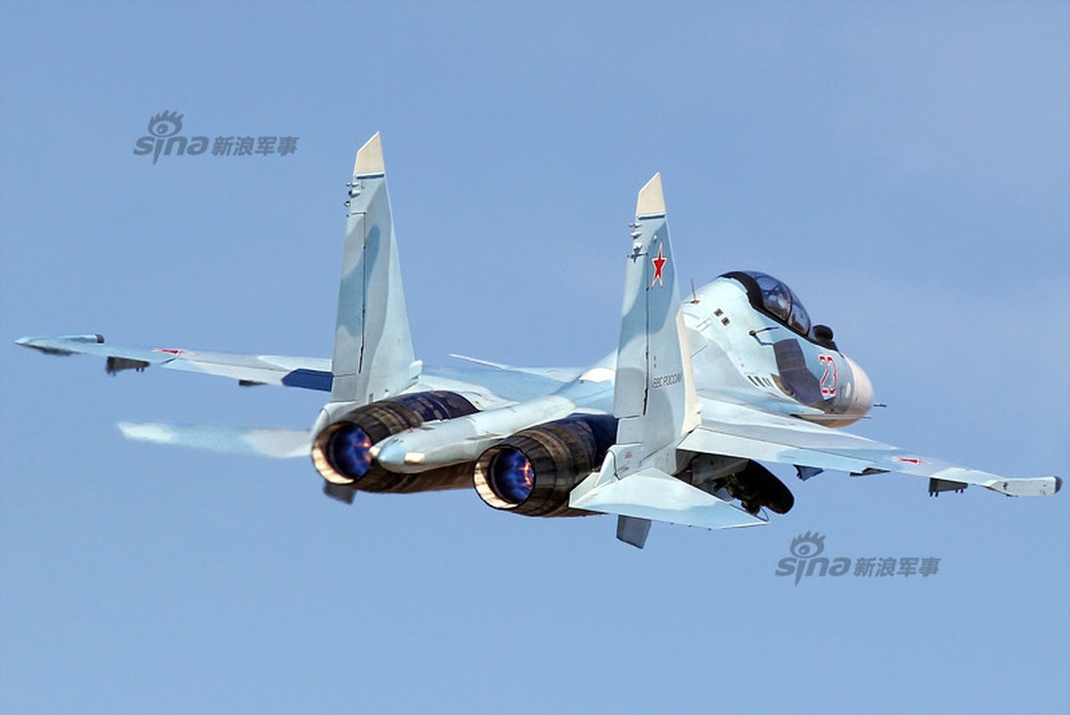 Muc kich may bay Su-30SM, Su-35S Nga luyen duyet binh-Hinh-4