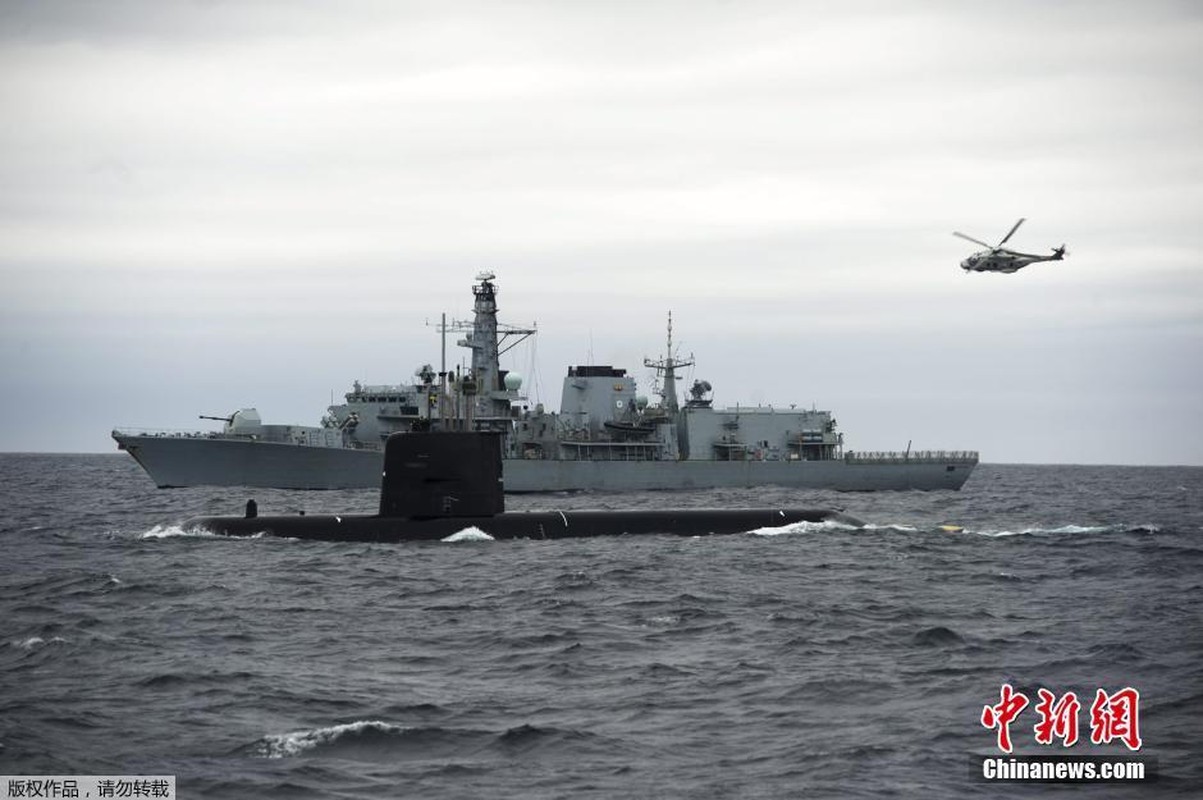 Tau chien, may bay NATO tap tran san ngam lon-Hinh-5