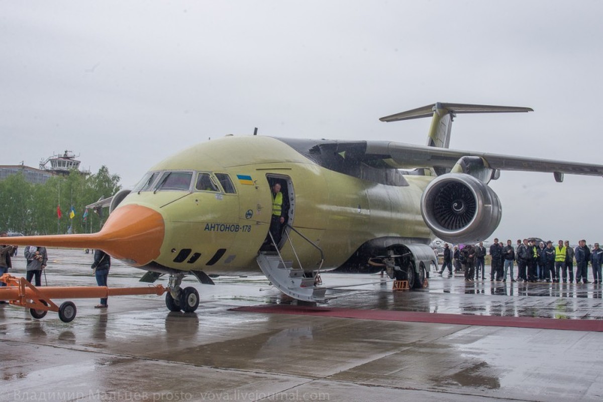 Can canh may bay van tai An-178 Ukraine bay lan dau-Hinh-11