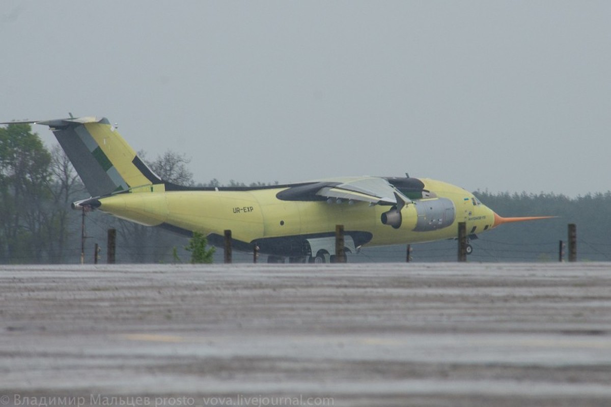 Can canh may bay van tai An-178 Ukraine bay lan dau-Hinh-5