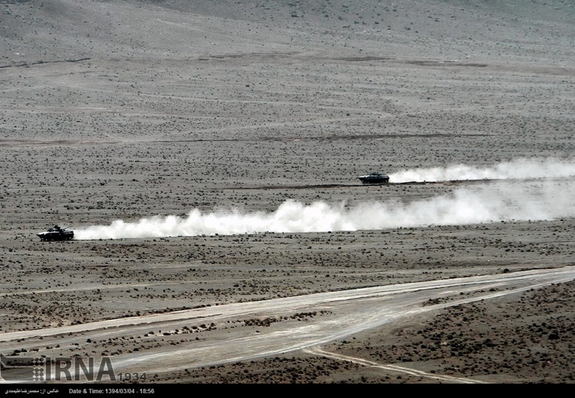 Quan sat quan doi Iran tap tran lon chong “ngoai xam” (2)-Hinh-4