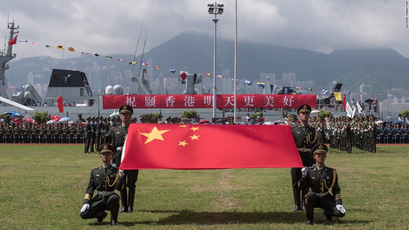 Trung Quoc dieu binh, khoe vu khi ram ro o Hong Kong-Hinh-18