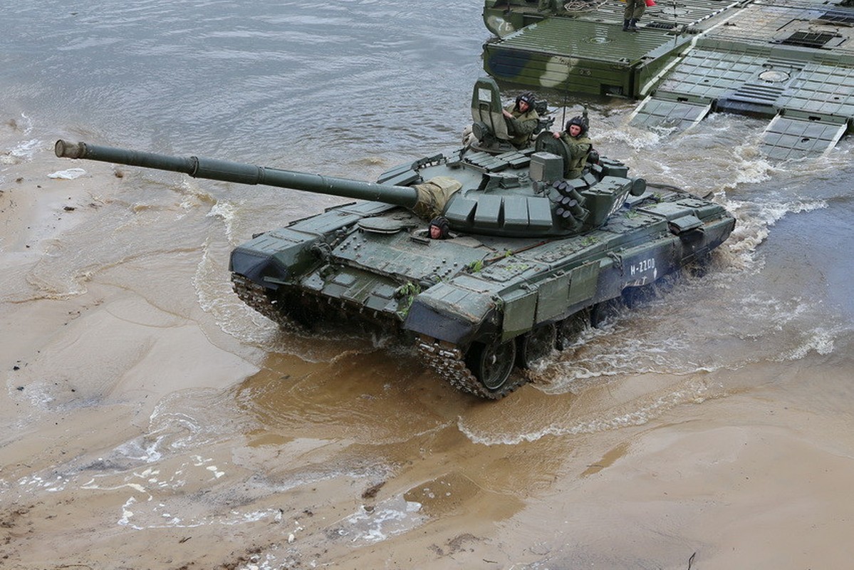 Muc kich xe tang T-72B3 cua Nga vuot song danh dich-Hinh-7