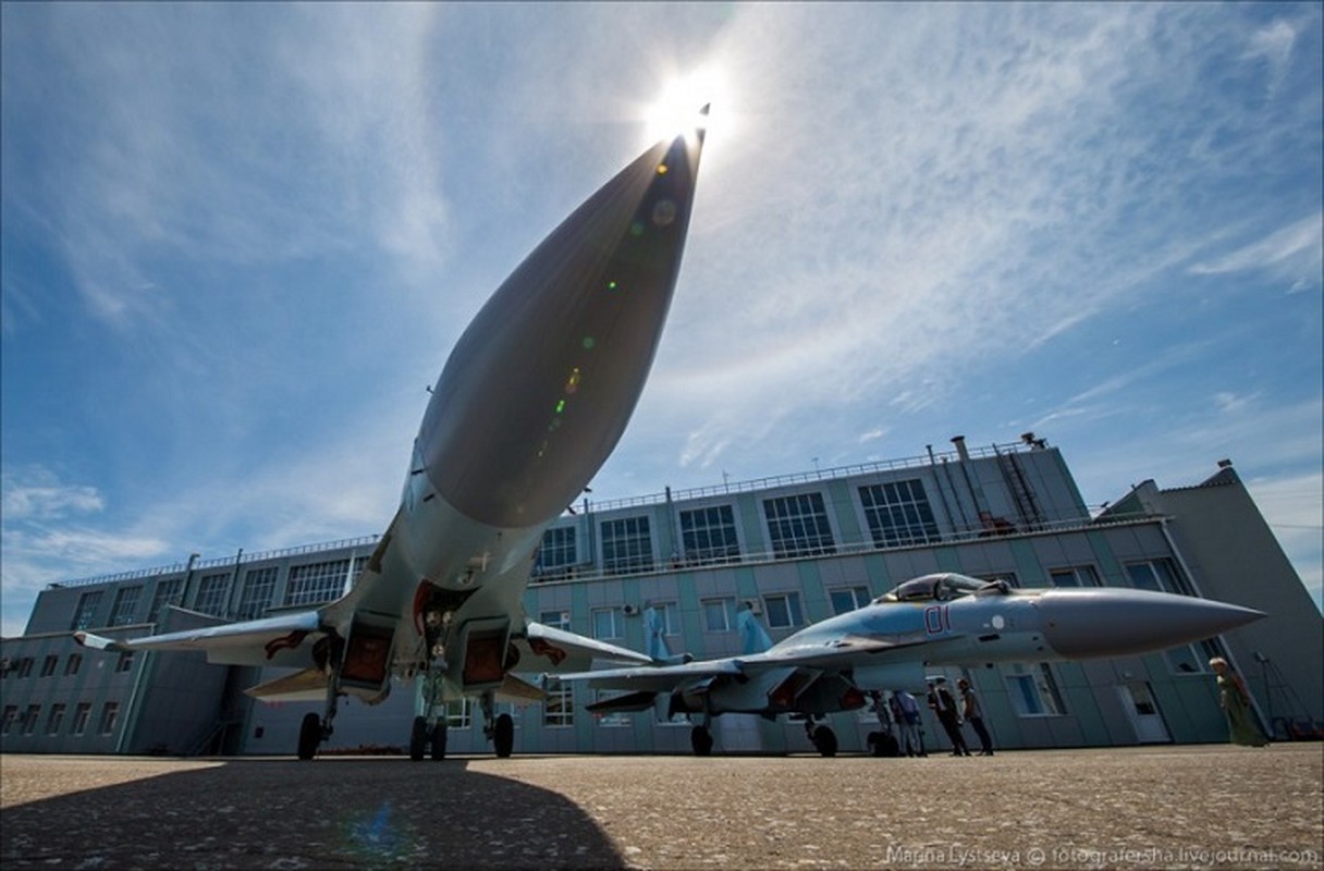 Can canh cap Su-35 moi toanh cua Khong quan Nga-Hinh-2