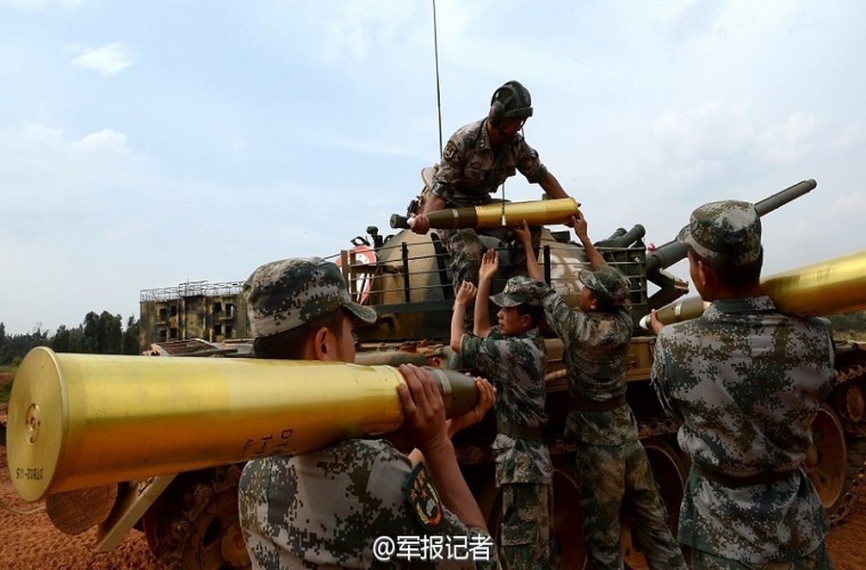 Trung Quoc tung anh tang Type 59D na dan hoanh trang-Hinh-8