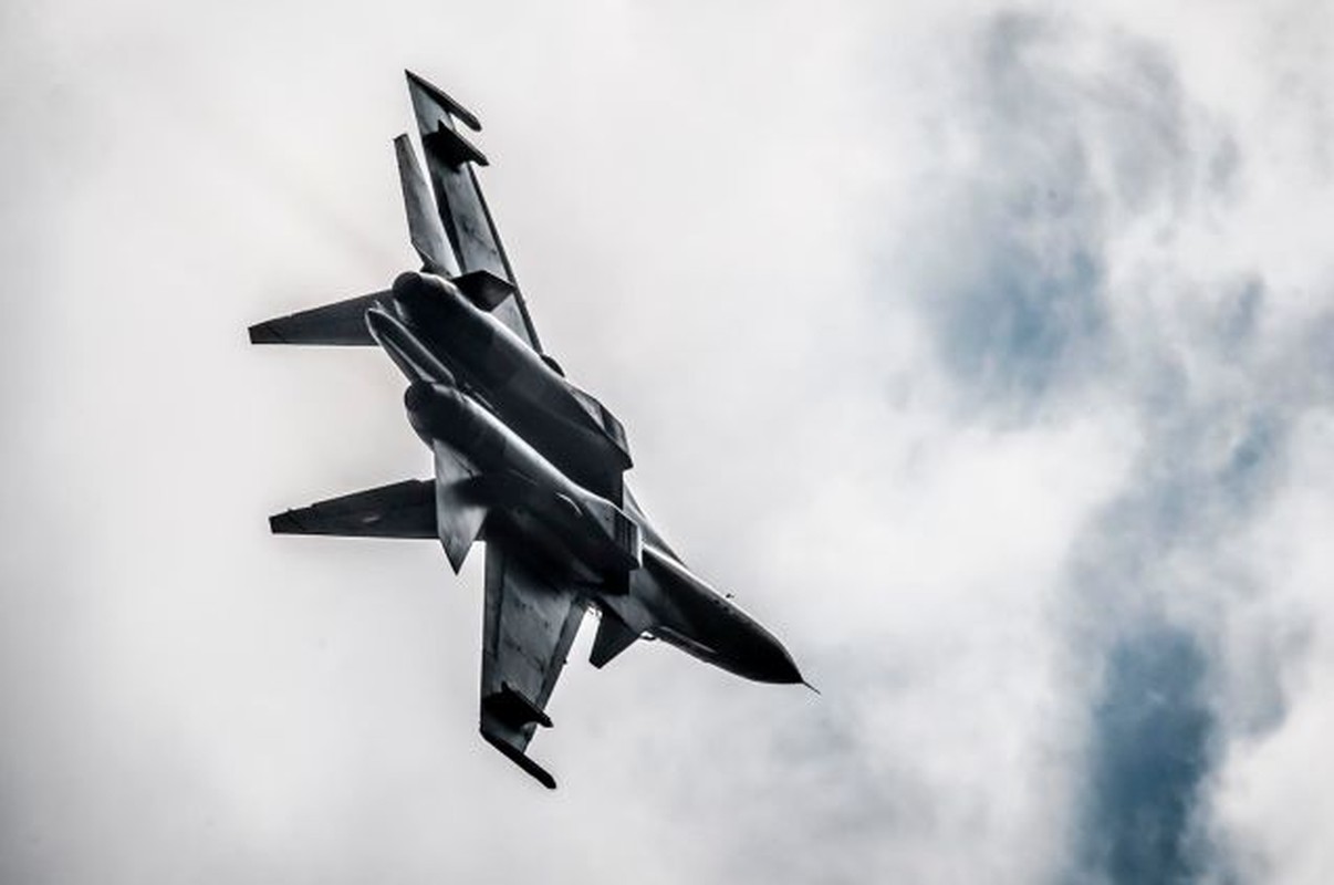 Chien dau co Su-30MKI “lam thit” de dang sieu co Typhoon-Hinh-15