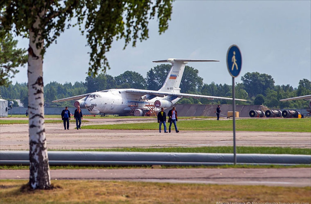 Ghe tham noi keo dai tuoi tho van tai co IL-76 (1)-Hinh-3