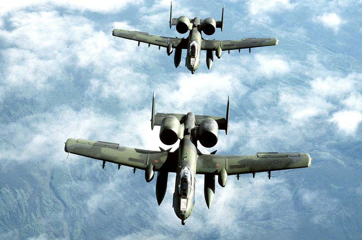 So sanh suc manh cuong kich A-10 va Su-25 dang danh IS-Hinh-11