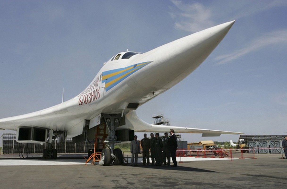 Cuc thiet ke Tupolev Nga va may bay nem bom huyen thoai-Hinh-10