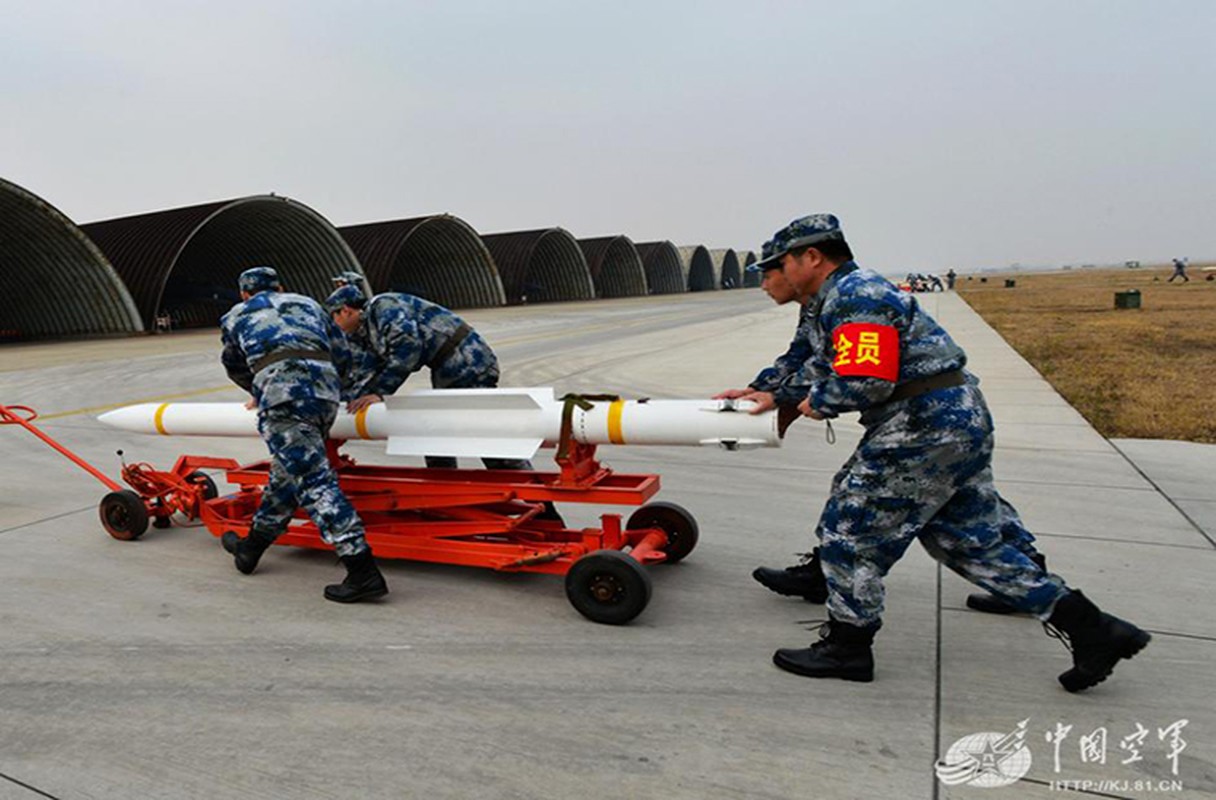 Tiem kich Su-30MKK Trung Quoc cung co ten lua Kh-31P va R-77-Hinh-6