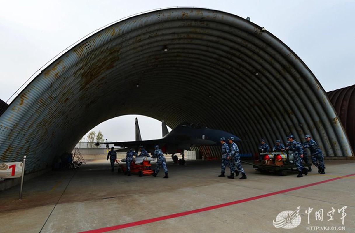 Tiem kich Su-30MKK Trung Quoc cung co ten lua Kh-31P va R-77-Hinh-7