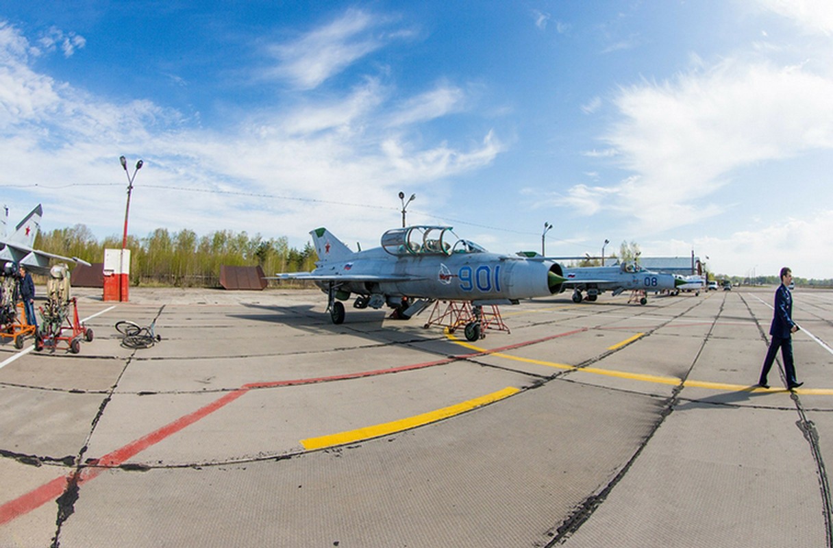 Ngac nhien dan tiem kich MiG-21 moi cong tai nha may Sokol-Hinh-12